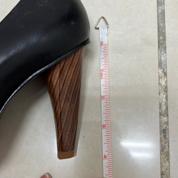 Elegant Black Leather Heels with Gold Accents | Size 8 - Picture 8 of 8